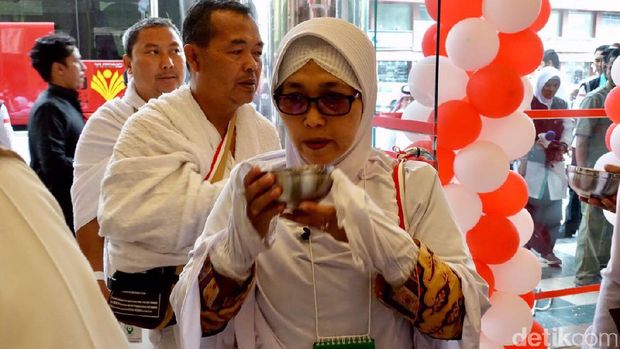 Haru dan Sambutan Meriah untuk Jemaah Indonesia yang Tiba di Makkah