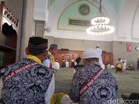 Jemaah Indonesia Terpesona Masjid Pertama yang Dibangun Rasulullah