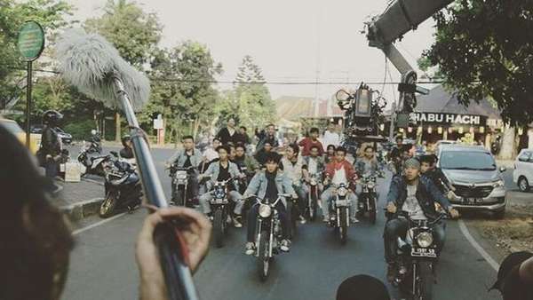 Makin Nggak Sabar, Intip Adegan-adegan Film Dilan Yuk ! Makin Nggak Sabar, Intip Adegan-adegan Film Dilan Yuk !