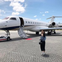 Pesawat jet pribadi selalu jadi andalan wanita 28 tahun yang tinggal di Kuala Lumpur ini untuk berpergian ke negara-negara tujuannya. Foto: Instagram