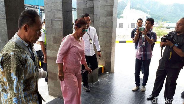 Susi Temui Nelayan di Natuna