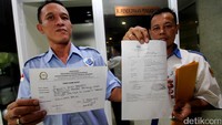 Generasi Muda Demokrat (GMD) juga ikut melaporkan Viktor. GMD, yang diwakili Sekjen Nur Primawira, datang tak lama setelah PKS.