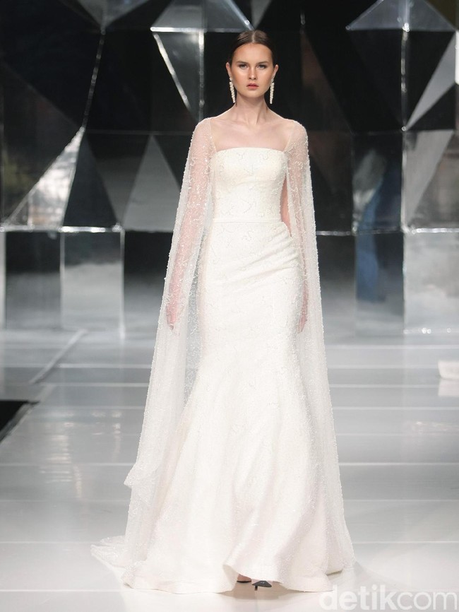 Koleksi terbaru Hian Tjen dengan mengusung tema A Fine Romance Bertempat di Ballroom Grand Hyatt hotel, Jakarta. [Foto: Mohammad Abduh/Wolipop]