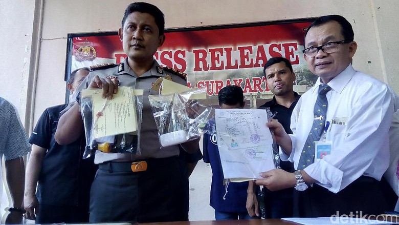 3 Korban Calo Ini Sempat Ikut Kuliah 1,5 Bulan di Kedokteran UNS 3 Korban Calo Ini Sempat Ikut Kuliah 1,5 Bulan di Kedokteran UNS