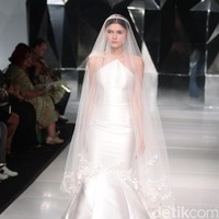 Koleksi terbaru Hian Tjen dengan mengusung tema A Fine Romance Bertempat di Ballroom Grand Hyatt hotel, Jakarta. [Foto: Mohammad Abduh/Wolipop]