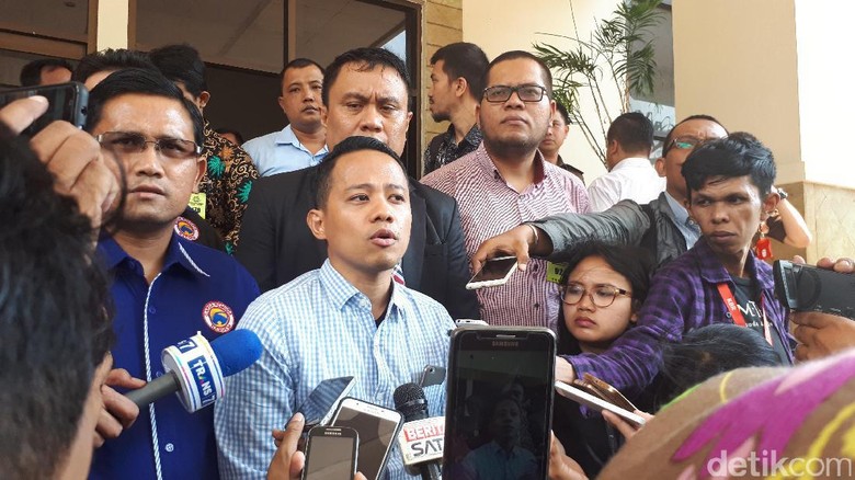 Acho Ditawari Mediasi Pihak Apartemen Asal Hapus Tulisan di Blog Acho Ditawari Mediasi Pihak Apartemen Asal Hapus Tulisan di Blog