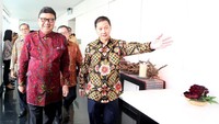 Mendagri Tjahjo Kumolo berharap kerja sama dengan 9 lembaga keuangan tersebut bisa terintegrasi dengan keamanan data kependudukan.