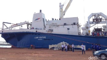 Penggelaran kabel optik bawah laut ini menggunakan kapal Limin Venture. Foto: Agus Tri Haryanto/detikINET