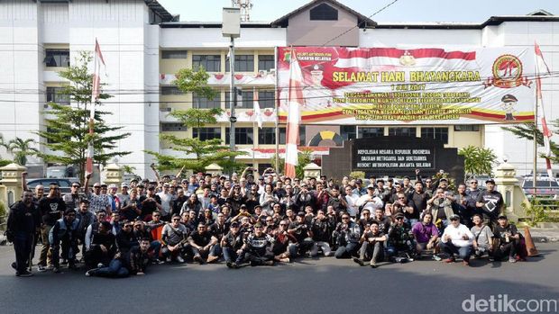 Artis dan Biker Harley Galang DUkungan untuk Tora Sudiro