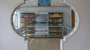 Ini salah satu toko di pinggir jalan. Foto: Bored Panda