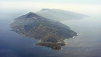 Panorama Pulau Ikaria dari udara. Ikaria juga menapat julukan pulau yang orang-orangnya lupa mati (Thinstock)