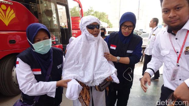Haru dan Sambutan Meriah untuk Jemaah Indonesia yang Tiba di Makkah