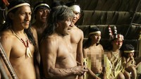 Para penebang liar di hutan Amazon pun merasakan kengerian suku Huaorani. Mereka diserang kala sedang menebang pohon-pohon di sana. Tak ayal, suku Huaorani begitu marah karena rumah mereka dirusak (BBC)