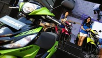Ada beberapa pilihan untuk Suzuki Address ini mulai dari yang standard hingga Address Playful yang punya aksesori lebih stylish dan berwarna. Suzuki Address dijual dengan harga Rp 14.570.000 sampai Rp 15.670.000. Sementara Address Playful dijual Rp 15.200.000. Hasan Alhabshy.