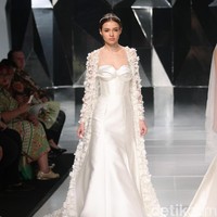 Koleksi terbaru Hian Tjen dengan mengusung tema A Fine Romance Bertempat di Ballroom Grand Hyatt hotel, Jakarta. [Foto: Mohammad Abduh/Wolipop]