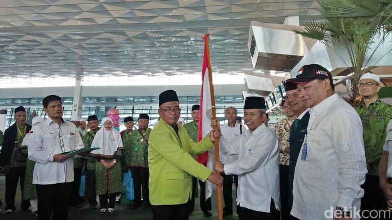 Rombongan Pertama Jemaah Haji Khusus Diberangkatkan Hari Ini Rombongan Pertama Jemaah Haji Khusus Diberangkatkan Hari Ini