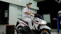 Honda juga menawarkan Vario dengan mesin yang lebih besar, yaitu Honda Vario 125. Vario 125 dijual dengan dua pilihan yaitu Vario 125 eSP CBS dan Vario 125 eSP CBS-ISS. Motor ini dijual dengan harga mulai Rp 18.175.000 untuk tipe CBS dan Rp 18.775.000 untuk CBS-ISS. Dok. Astra Honda Motor.