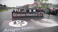 Ada sedikit nuansa duka dalam balapan kali ini. Beberapa hari sebelumnya Angel Nieto, pebalap grand prix legendaris, baru saja tutup usia. (Foto: Mirco Lazzari gp/Getty Images)