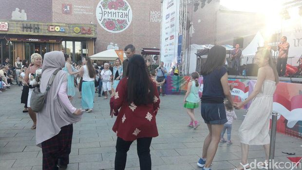 Ketika Dubes RI untuk Moskow Jadi Vokalis Band Koes-Mos