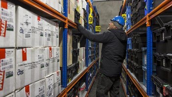 Protokol keamanan yang super ketat adalah faktor penting lainnya yang mencegah adanya kunjungan masyarakat umum. Sistem keamanan yang kuat, termasuk kamera pengintai, detektor gerakan, dan pintu baja ganda mengelilingi Svalbard Global Seed Vault. Foto: (Reuters)