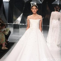 Koleksi terbaru Hian Tjen dengan mengusung tema A Fine Romance Bertempat di Ballroom Grand Hyatt hotel, Jakarta. [Foto: Mohammad Abduh/Wolipop]