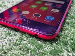 Ada Messi dan Suarez di Oppo F3 Berlapis Emas 18 Karat