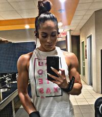 Ini Janice, 'Kembaran' J-Lo Bertubuh Kekar yang Viral di Instagram