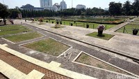 Area taman dan jalan setapak di area Monas. (Foto: Rengga Sancaya/detikcom)