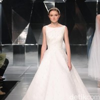 Koleksi terbaru Hian Tjen dengan mengusung tema A Fine Romance Bertempat di Ballroom Grand Hyatt hotel, Jakarta. [Foto: Mohammad Abduh/Wolipop]