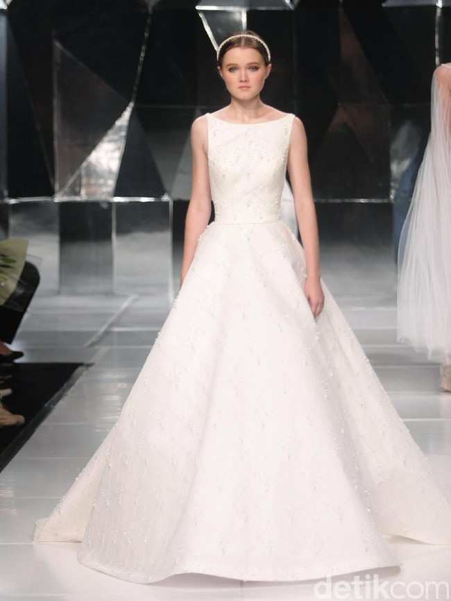 Koleksi terbaru Hian Tjen dengan mengusung tema A Fine Romance Bertempat di Ballroom Grand Hyatt hotel, Jakarta. [Foto: Mohammad Abduh/Wolipop]