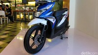 Honda menawarkan beragam pilihan untuk Honda BeAT, mulai dari Honda BeAT Sporty, Honda BeAT Pop yang lebih berwarna serta Honda BeAT Street dengan setang telanjang dan spidometer digital. Dari banyak pilihan itu, Honda BeAT dijual dengan harga Rp 14.725.000 sampai Rp 15.875.000 (harga on the road Jakarta-Tangerang). M Luthfi Andika.