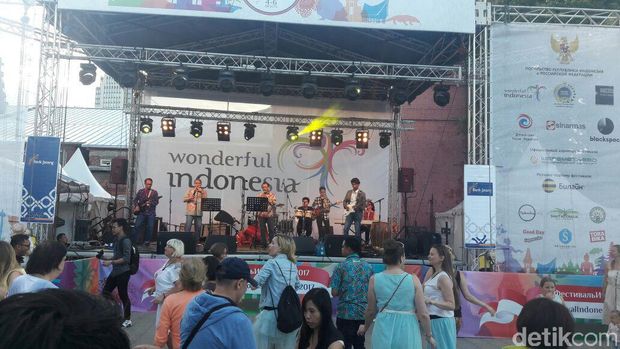 Ketika Dubes RI untuk Moskow Jadi Vokalis Band Koes-Mos