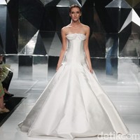 Koleksi terbaru Hian Tjen dengan mengusung tema A Fine Romance Bertempat di Ballroom Grand Hyatt hotel, Jakarta. [Foto: Mohammad Abduh/Wolipop]