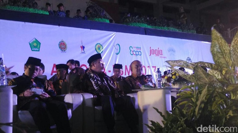 Menteri Lukman Ajak Siswa Madrasah Teladani Ki Hajar Dewantara Menteri Lukman Ajak Siswa Madrasah Teladani Ki Hajar Dewantara