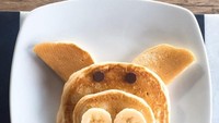 Animal Pancakes dibuat dari pancakes biasa, pisang dan butiran cokelat. Semuanya dibentuk menyerupai binatang lucu dan menggemaskan.