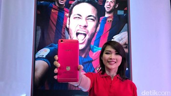 Ponsel ini bernama F3 FCB Limited Edition. (Foto: detikINET/Adi Fida Rahman)