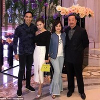 Kehidupan Chryseis Tan semakin menjadi sorotan setelah dia bertunangan dengan Faliq Nasimuddin, yang juga anak miliuner Malaysia, Tan Sri Nasimuddin Amin. Foto: Instagram