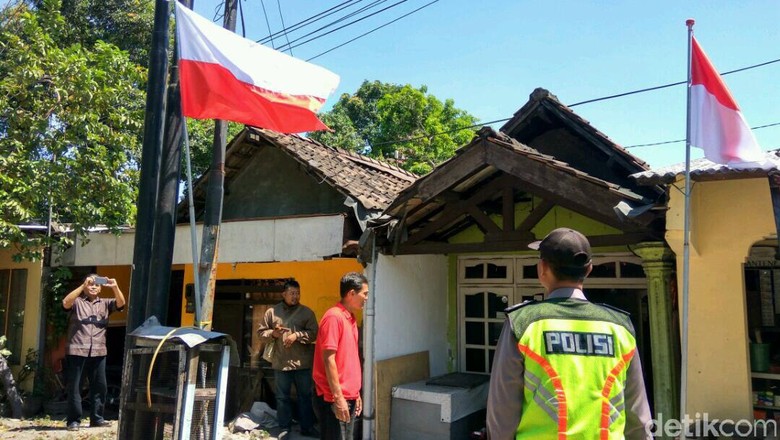 Pasang Bendera Terbalik Seorang Ibu Hamil di Sidoarjo 