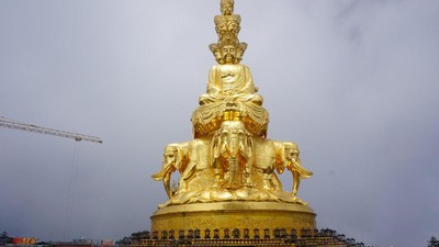 Foto: Patung Buddha Emas Raksasa di China