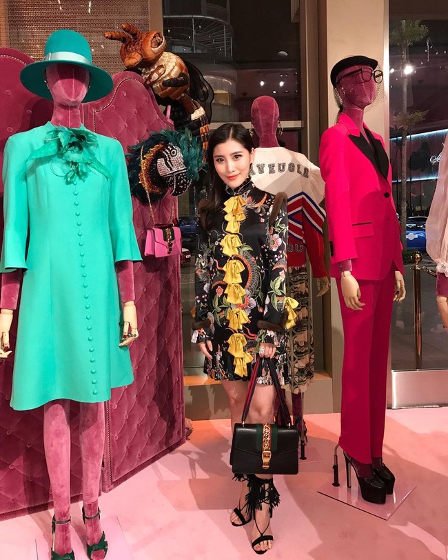 Sebagai anak orang terkaya di Malaysia, Chryseis Tan tentu saja memiliki barang-barang branded. Hermes, Chanel, Gucci hingga Fendi selalu menghiasi penampilannya. Foto: Instagram