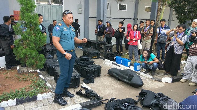 Gelar Latihan Tempur, Pasukan Katak Gunakan Peralatan James Bond Gelar Latihan Tempur, Pasukan Katak Gunakan Peralatan James Bond