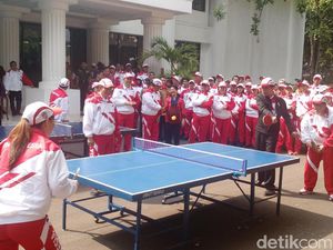 Ketika Susy Susanti Tanding Tenis Meja Vs Jokowi