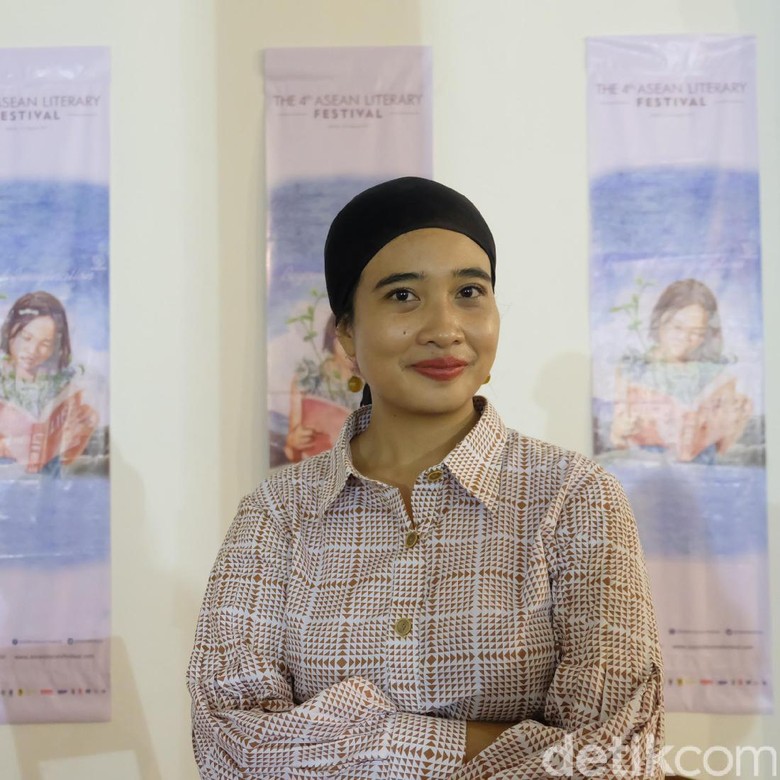 Perdana Tulis Buku Anak, Ini Siasat Okky Madasari Foto: Tia Agnes/ detikHOT Perdana Tulis Buku Anak, Ini Siasat Okky Madasari Foto: Tia Agnes/ detikHOT