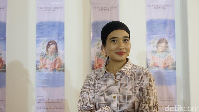 Kumcer Okky Madasari Terinspirasi dari Peristiwa Sehari-hari Kumcer Okky Madasari Terinspirasi dari Peristiwa Sehari-hari