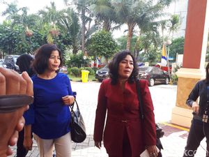 Dukung Acho, Penghuni Green Pramuka Datangi Kejari Jakpus