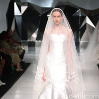 Koleksi terbaru Hian Tjen dengan mengusung tema A Fine Romance Bertempat di Ballroom Grand Hyatt hotel, Jakarta. [Foto: Mohammad Abduh/Wolipop]