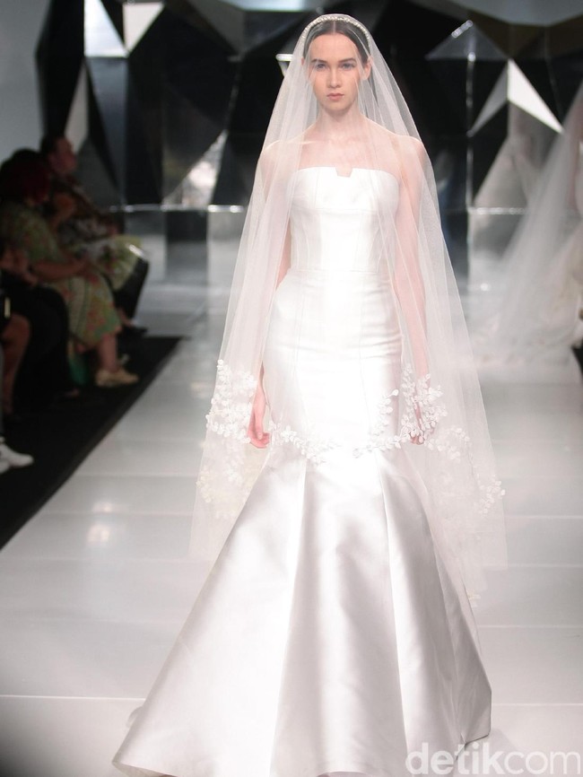 Koleksi terbaru Hian Tjen dengan mengusung tema A Fine Romance Bertempat di Ballroom Grand Hyatt hotel, Jakarta. [Foto: Mohammad Abduh/Wolipop]