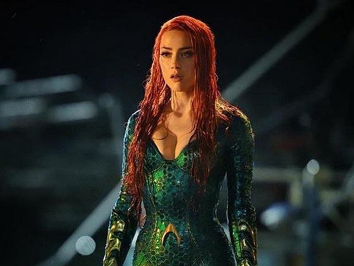 Amber Heard dalam kostum Mera di film Aquaman.