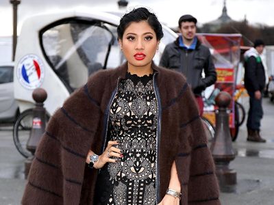 Foto: Gaya Stylish Putri Raja Thailand di Paris Fashion Week