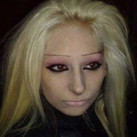 Alis tebal natural dan lurus ala wanita Korea memang kini tengah digandrungi. Tapi bagaimana jika alis lurus dengan bentuk seperti ini? Kocak ya! Foto: ist